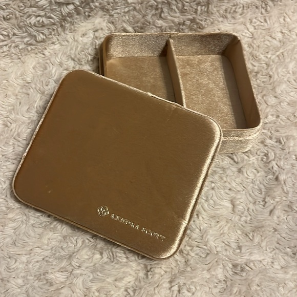 🎉 Mattie Large Velvet Kendra Scott Box in Champagne! - Picture 3 of 4